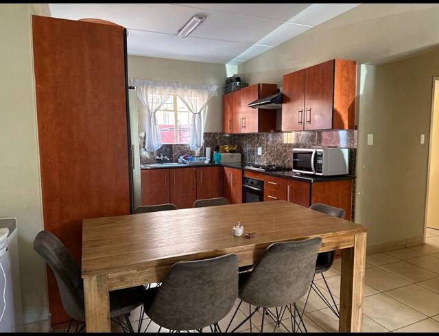 3 BEDROOM APARTMENT FOR SALE IN WATERVAL EAST